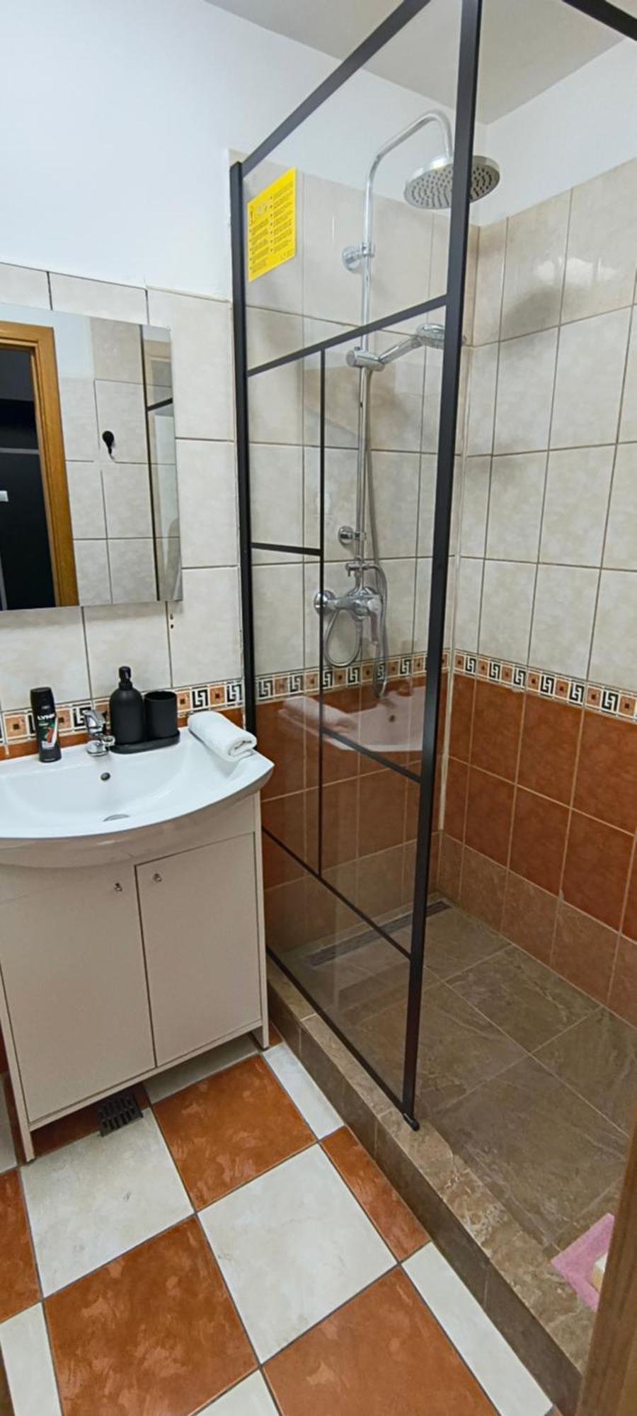 Old Town With 4 Private Bedrooms For Up To 14 People *