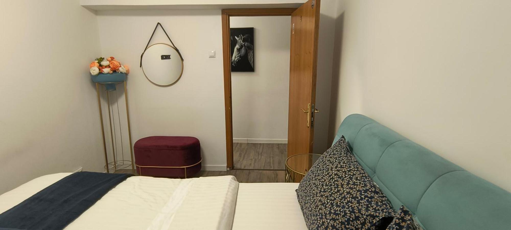 Old Town With 4 Private Bedrooms For Up To 14 People