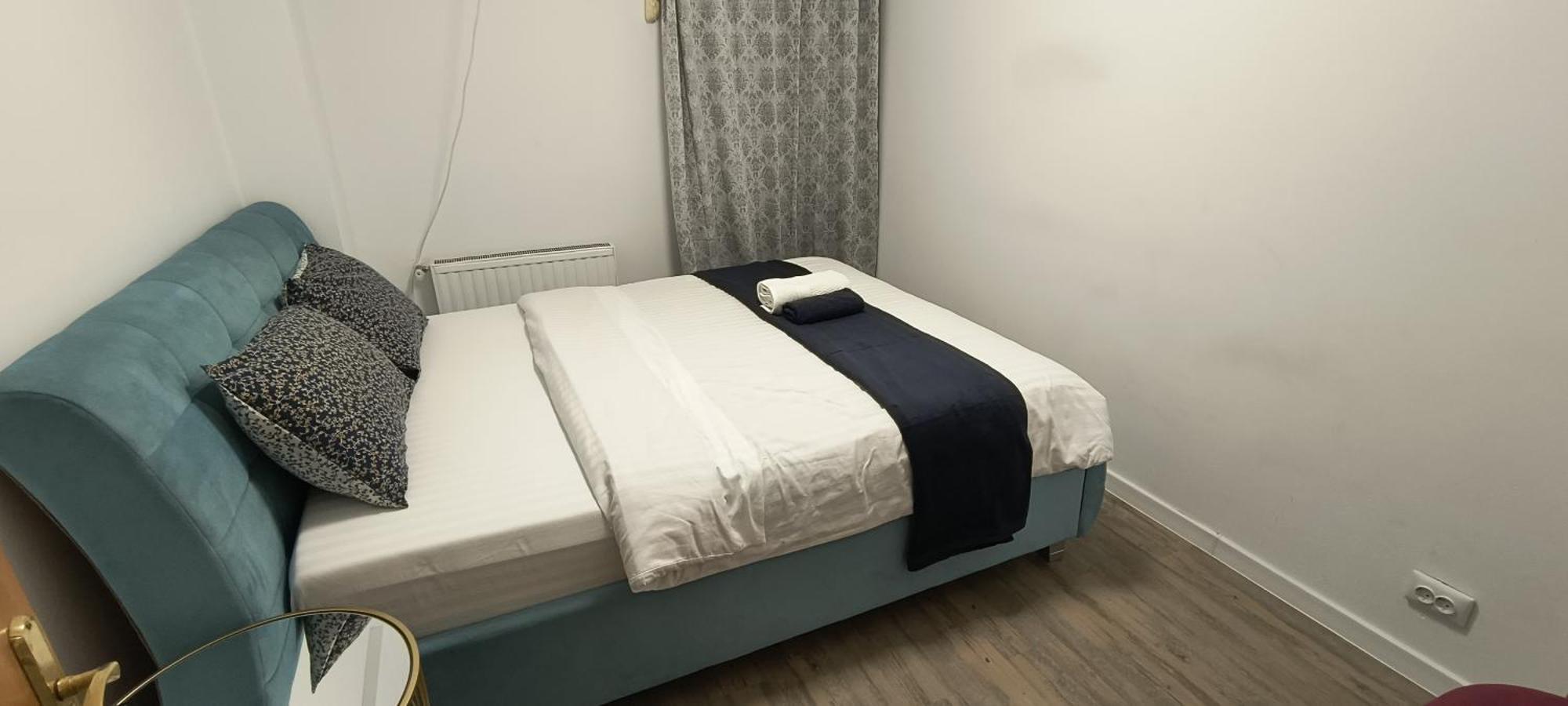 Old Town With 4 Private Bedrooms For Up To 14 People *